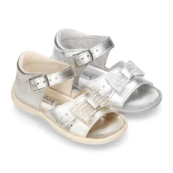 Sandalia Niña peque en piel metalizada con LAZO y suela SUPER FLEXIBLE.