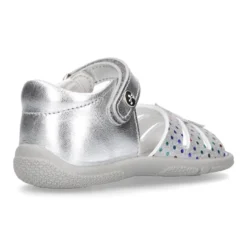 Sandalia Niña peque en piel metalizada con ESTRELLAS y cierre adherente con suela SUPER FLEXIBLE.