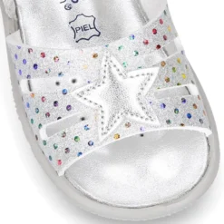 Sandalia Niña peque en piel metalizada con ESTRELLAS y cierre adherente con suela SUPER FLEXIBLE.