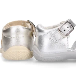 Sandalia Niña peque en piel metalizada con suela SUPER FLEXIBLE.