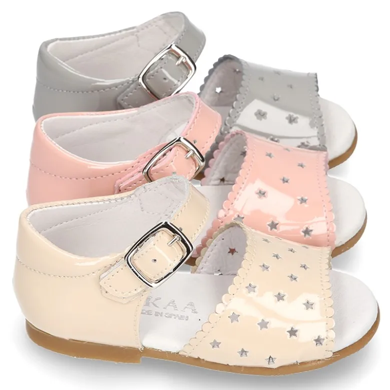Sandalia Niña peques con ESTRELLAS en piel charol.