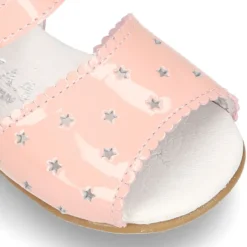 Sandalia Niña peques con ESTRELLAS en piel charol.