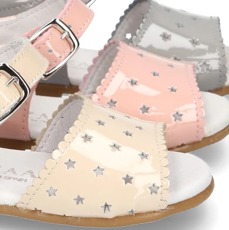 Sandalia Niña peques con ESTRELLAS en piel charol.