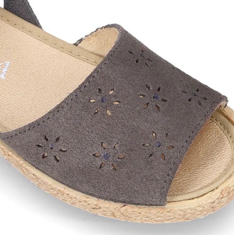 Sandalia niña tipo alpargata con diseño con FLORES en piel Serraje.