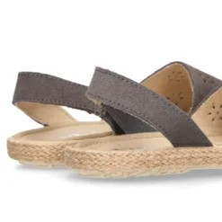 Sandalia niña tipo alpargata con diseño con FLORES en piel Serraje.