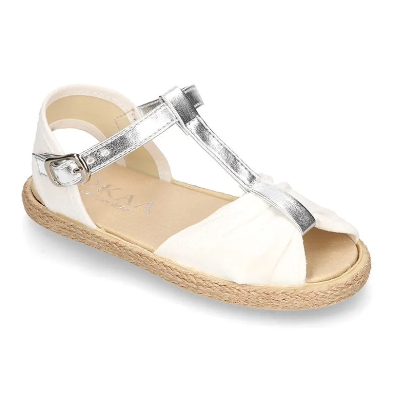SANDALIA niña tipo alpargata en forma de T en lona con diseño metalizado.