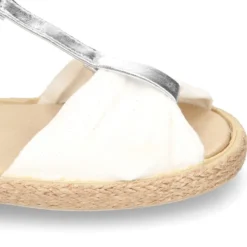 SANDALIA niña tipo alpargata en forma de T en lona con diseño metalizado.