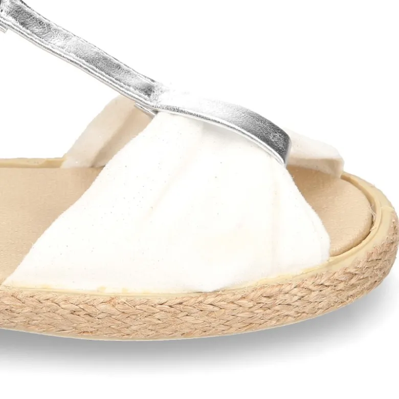 SANDALIA niña tipo alpargata en forma de T en lona con diseño metalizado.
