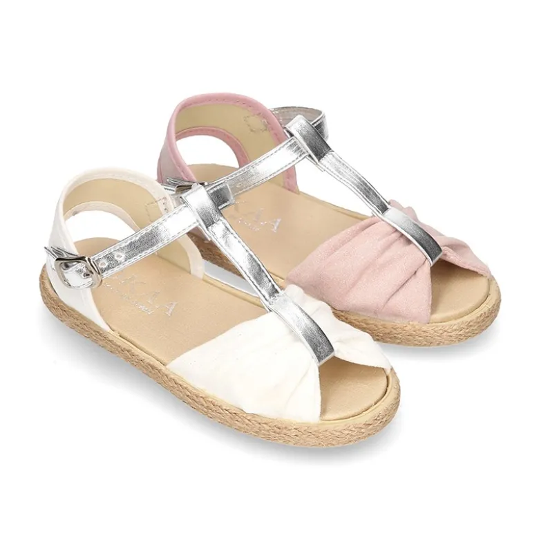 SANDALIA niña tipo alpargata en forma de T en lona con diseño metalizado.