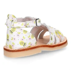 Sandalia niña tiras cruzadas en piel con PIÑAS y suela super flexible.