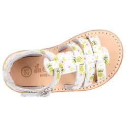 Sandalia niña tiras cruzadas en piel con PIÑAS y suela super flexible.
