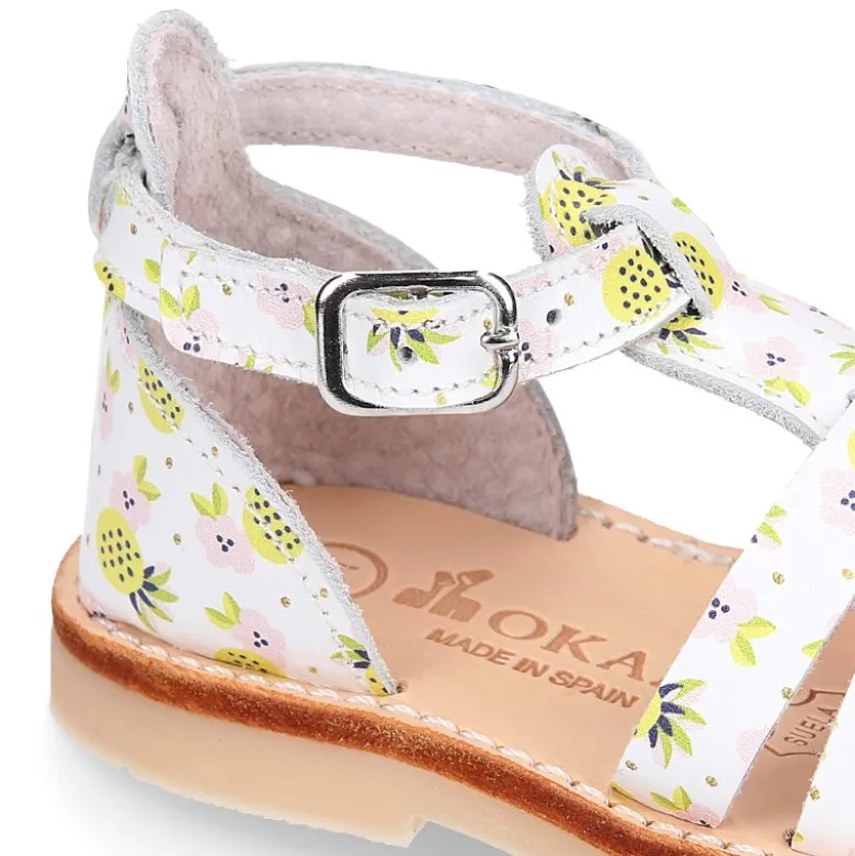Sandalia niña tiras cruzadas en piel con PIÑAS y suela super flexible.