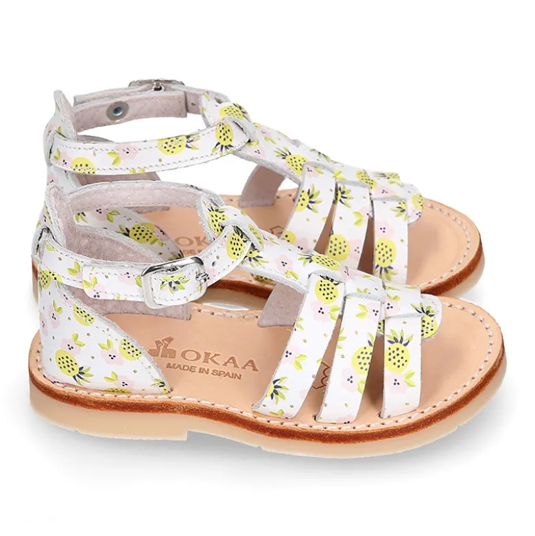 Sandalia niña tiras cruzadas en piel con PIÑAS y suela super flexible.