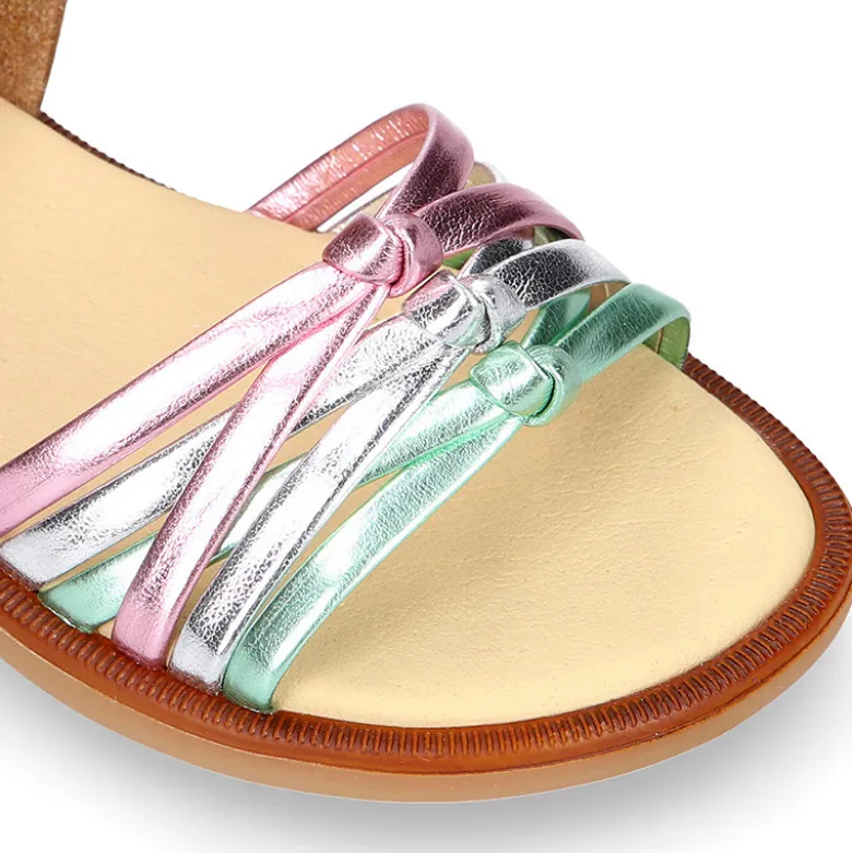 Sandalia Niña trenzada multicolor en piel laminada.