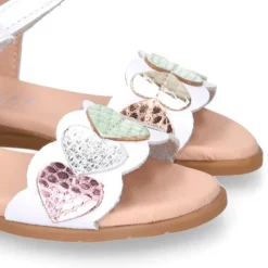 Sandalia Niña vestir diseño corazones en piel.