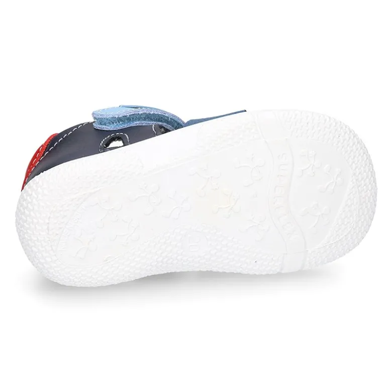 Sandalia niño peque piel lavable cierre adherente, tiras cruzadas y suela SUPER FLEXIBLE.