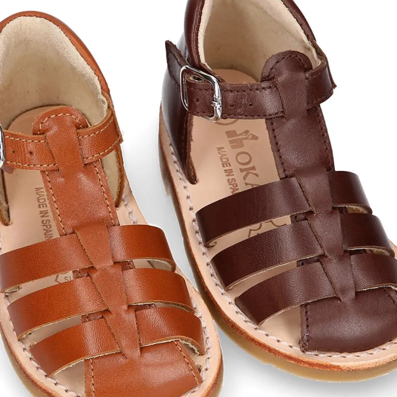 Sandalia niño piel SUAVE tiras cruzadas con suela super flexible.
