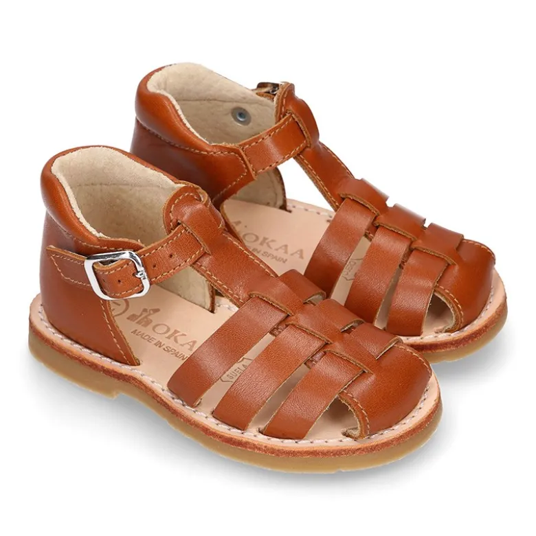 Sandalia niño piel SUAVE tiras cruzadas con suela super flexible.