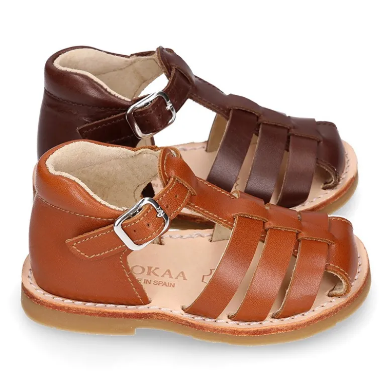 Sandalia niño piel SUAVE tiras cruzadas con suela super flexible.