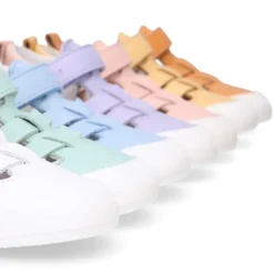 Sandalia niños Blanditos by Crio’s tiras cruzadas sin cordones en piel.