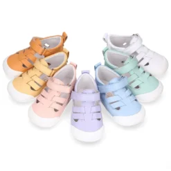 Sandalia niños Blanditos by Crio’s tiras cruzadas sin cordones en piel.