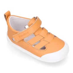 Sandalia niños Blanditos by Crio’s tiras cruzadas sin cordones en piel.