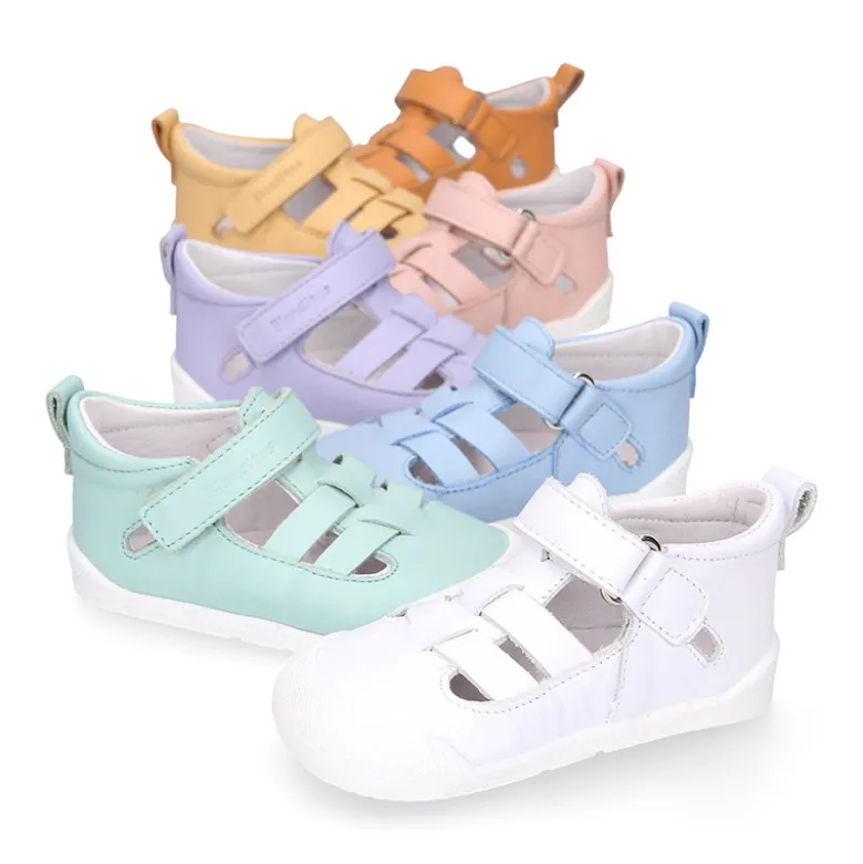 Sandalia niños Blanditos by Crio’s tiras cruzadas sin cordones en piel.