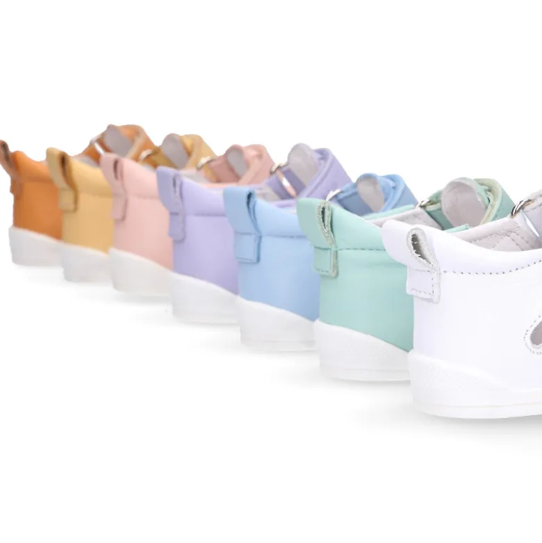 Sandalia niños Blanditos by Crio’s tiras cruzadas sin cordones en piel.