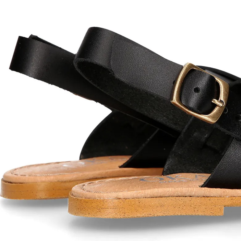 Sandalia Niños con tiras cruzadas en piel en color NEGRO.