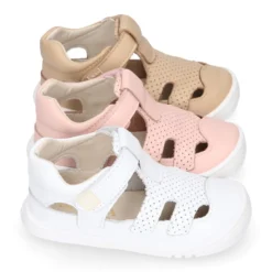 Sandalia niños Okaa Flex sin cordones en piel extra suave.