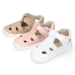 Sandalia niños Okaa Flex sin cordones en piel extra suave.