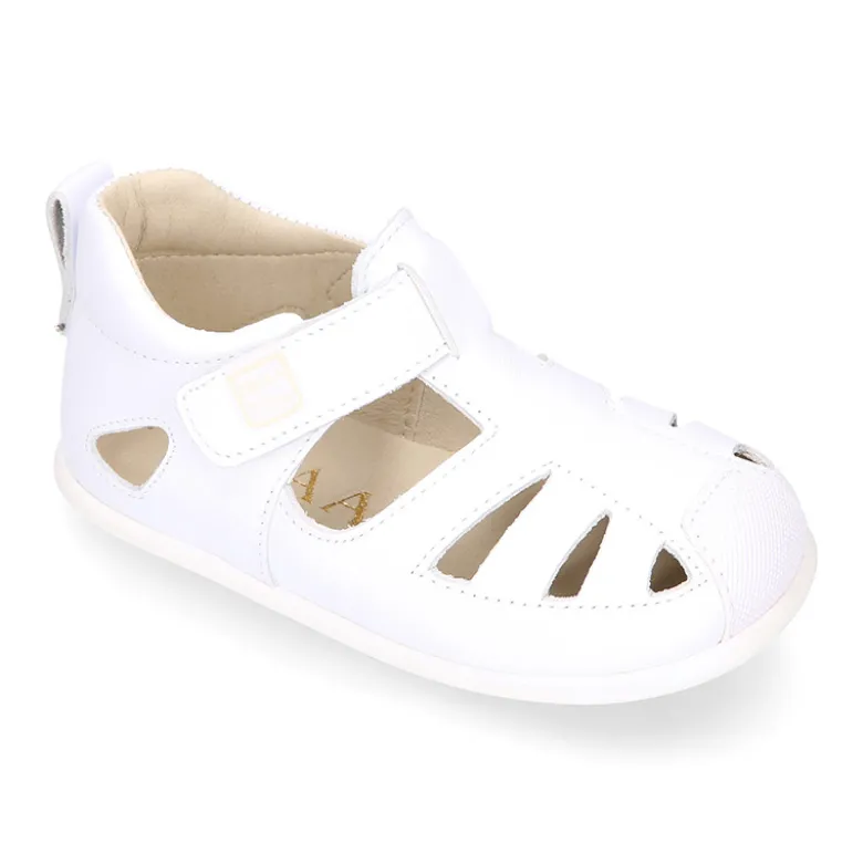 Sandalia niños respetuosa Okaa Flex en piel en colores.