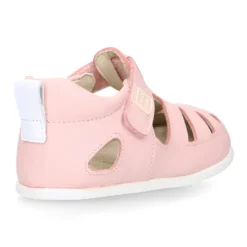 Sandalia niños respetuosa Okaa Flex en piel en colores.