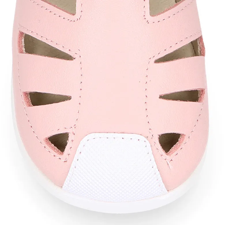 Sandalia niños respetuosa Okaa Flex en piel en colores.