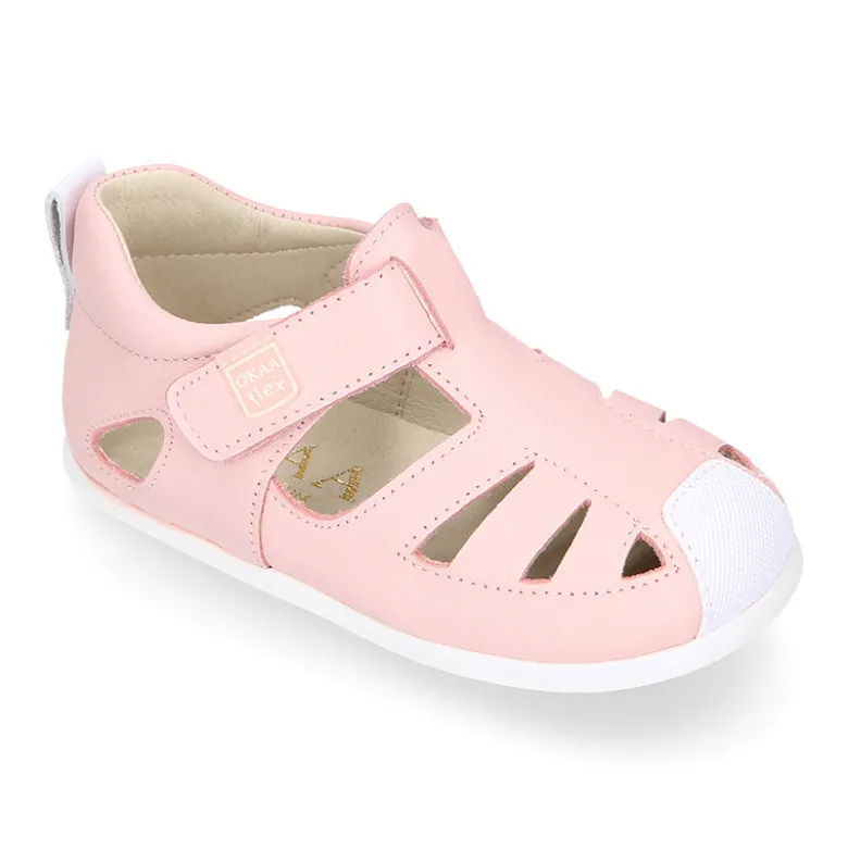 Sandalia niños respetuosa Okaa Flex en piel en colores.