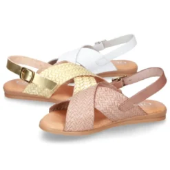Sandalias con tiras cruzadas en piel GRABADA.