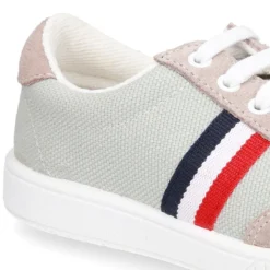 Tenis niño combinado en lona y serraje con cordones.