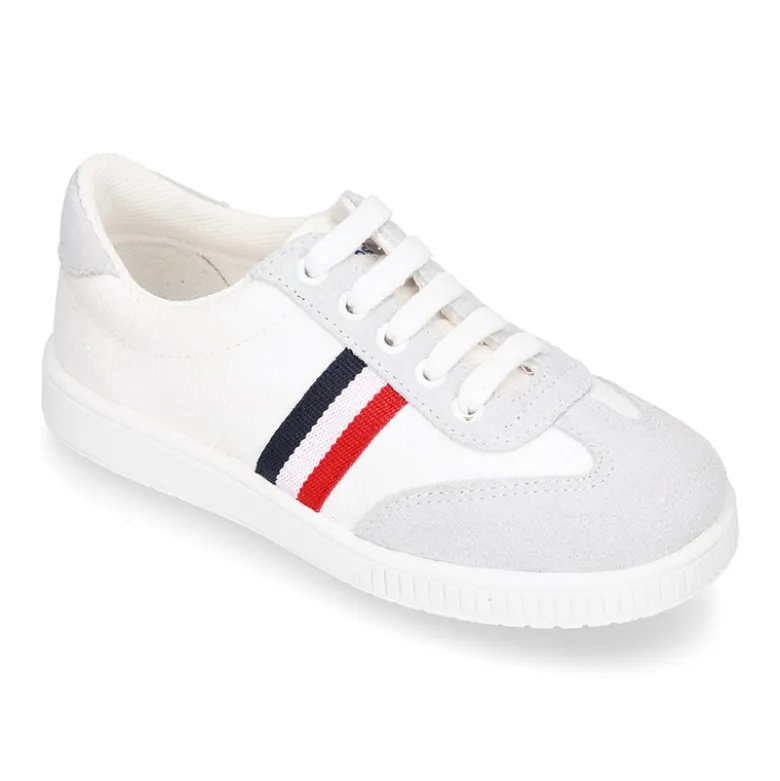 Tenis niño combinado en lona y serraje con cordones.