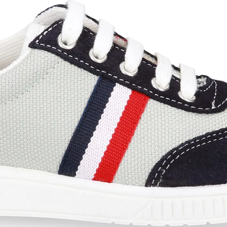 Tenis niño combinado en lona y serraje con cordones.