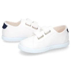 Tenis niño sin cordones en lona con bandera.