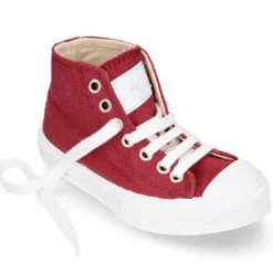 Zapatilla alta niños CASUAL con puntera y cordones en color BURDEOS.
