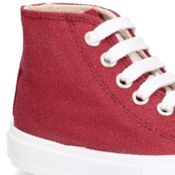 Zapatilla alta niños CASUAL con puntera y cordones en color BURDEOS.