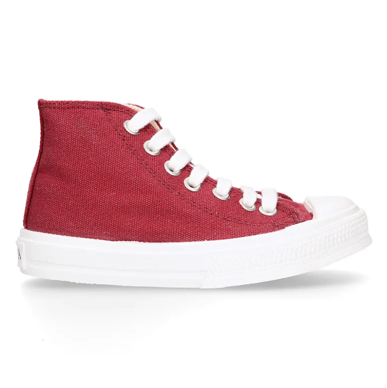 Zapatilla alta niños CASUAL con puntera y cordones en color BURDEOS.
