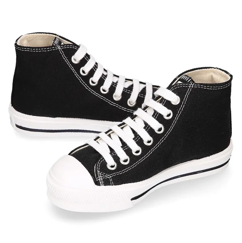 Zapatilla alta niños CASUAL con puntera y cordones en color NEGRO.
