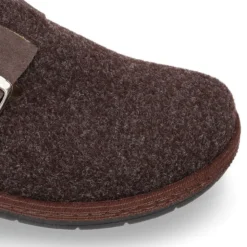 Zapatilla casa caballero OKAA ZUECO en lana con hebilla.