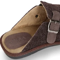 Zapatilla casa caballero OKAA ZUECO en lana con hebilla.