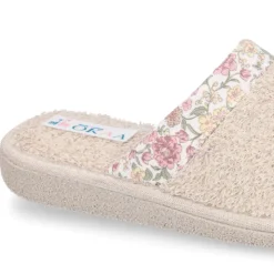 Zapatilla casa niña destalonada en lona toalla con FLORES.