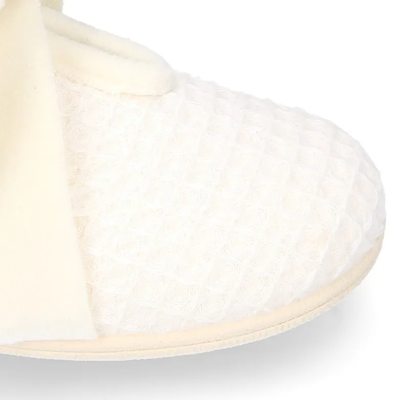 Zapatilla casa niña tipo ANGELITO con lazos de terciopelo en lona CUADRILLÉ.