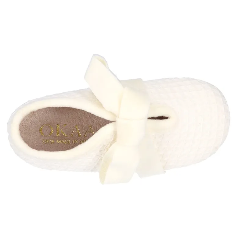 Zapatilla casa niña tipo ANGELITO con lazos de terciopelo en lona CUADRILLÉ.
