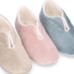Zapatilla casa niños cerrada con abertura en lana CUADRILLÉ.